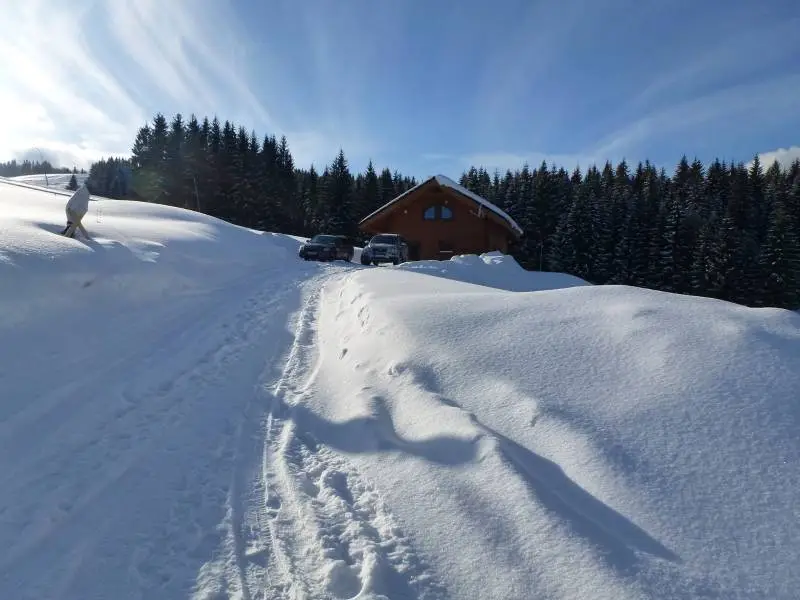 Chata na predaj – Oravská Lesná, priamo pri svahu – foto 3