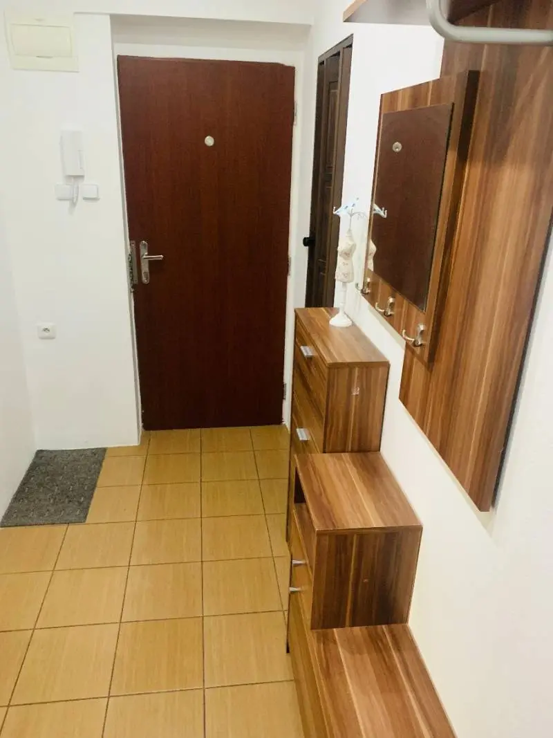 Na prenájom, 2-izbový byt, Levice – foto 8