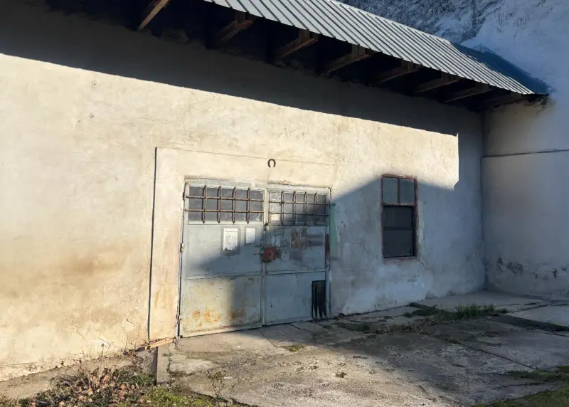 Investičný areál – Bývalý mlyn, 1 724 m², 2 prístupy, 2 súpisné čísla – Košeca – foto 4