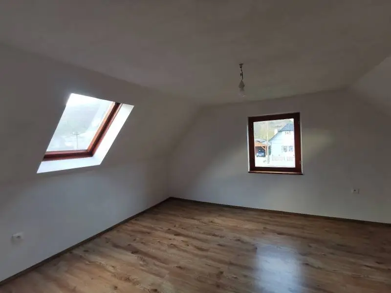 Rodinný dom – 2 Časti domu, stodola, pozemok 658 m² – foto 5