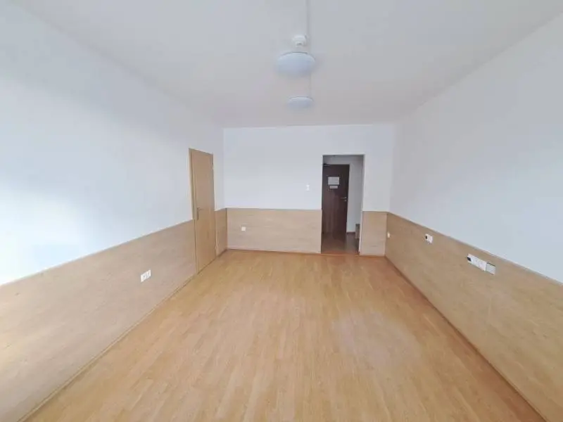 Prenájom dvojkancelárie (50 m²) po rek. Seberiniho ul. Ružinov – foto 2