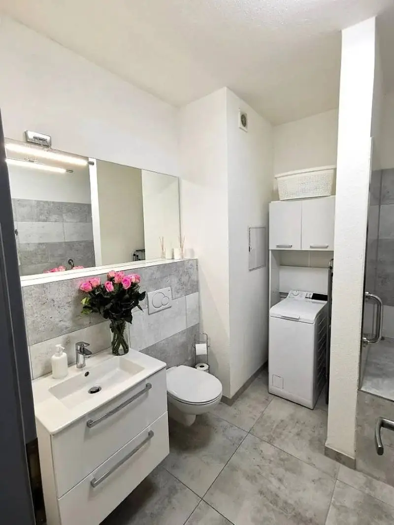 Prenájom: 2-izbový byt s veľkou zasklenou terasou – Bratislava – foto 10