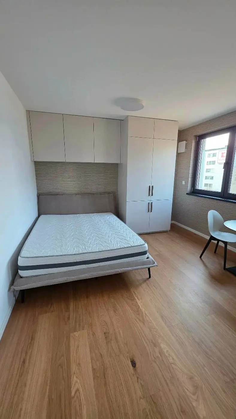 Moderný 1-izbový apartmán s parkovaním – Green Atrium – foto 3