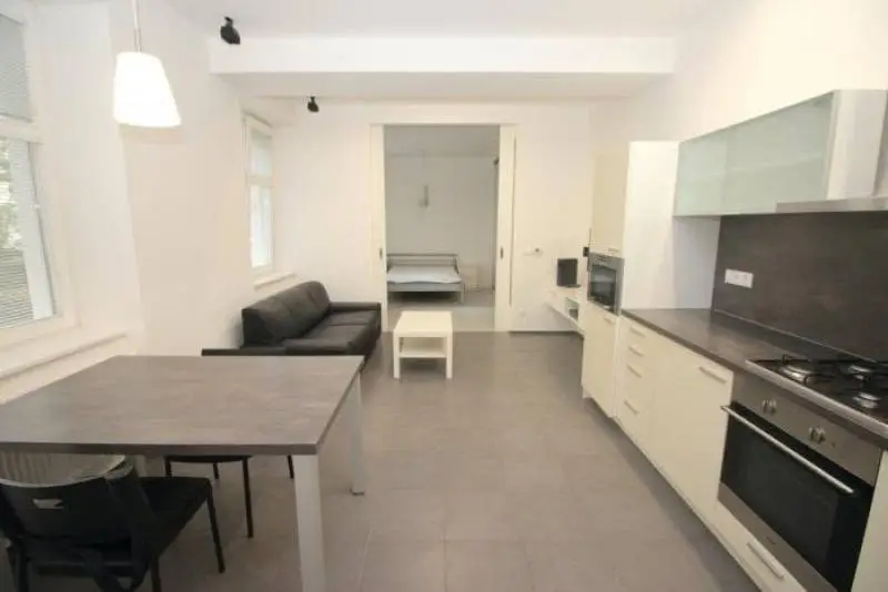 Prenájom 2-izbového bytu – Medená ulica, centrum Bratislavy – foto 2