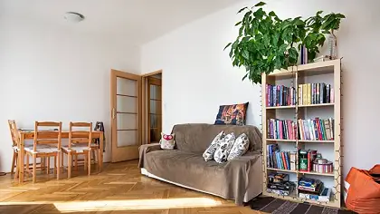 Voľné podľa dohody. Štýlový a slnečný 2-izbový byt s balkónom – Kramáre