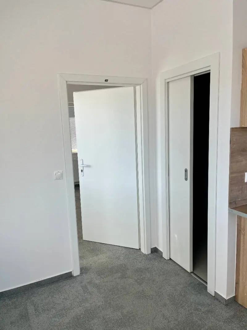 Reprezentatívne kancelárske priestory pre rastúcu spoločnosť – foto 10