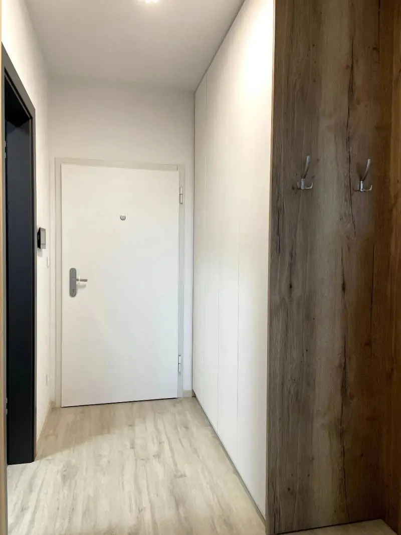 Bývajte v srdci Bratislavy – Len 2 minúty OD NIVY a centrálu! – foto 5