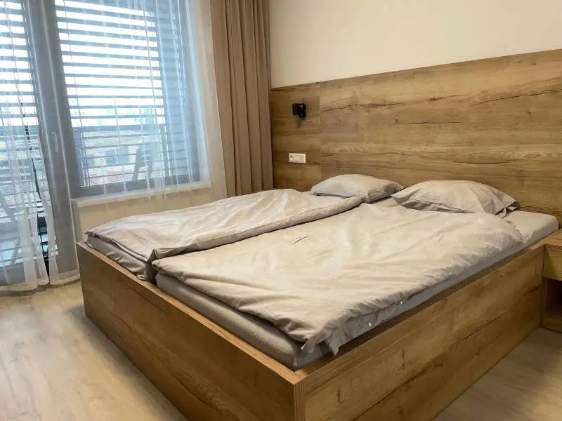 Bývajte v srdci Bratislavy – Len 2 minúty OD NIVY a centrálu! – foto 6