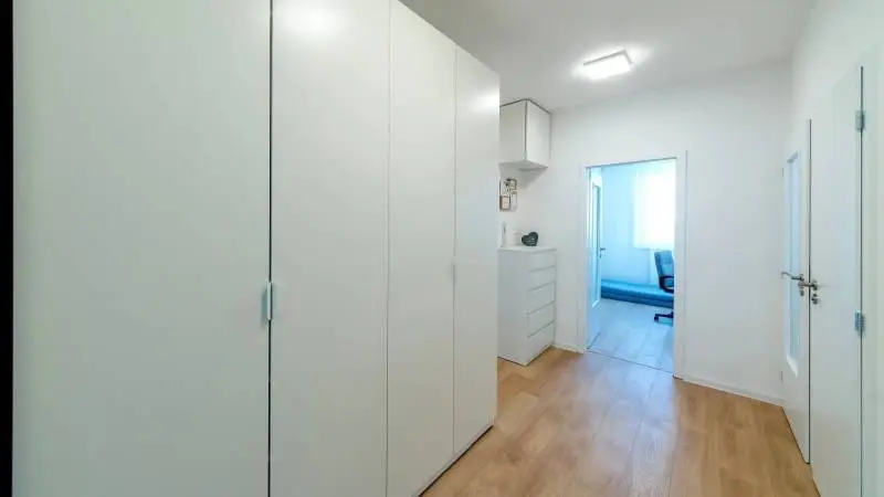 Priestranný 3-izbový byt PO kompletnej rekonštrukcii s loggiou v obľúbenej časti Petržalky! – foto 8