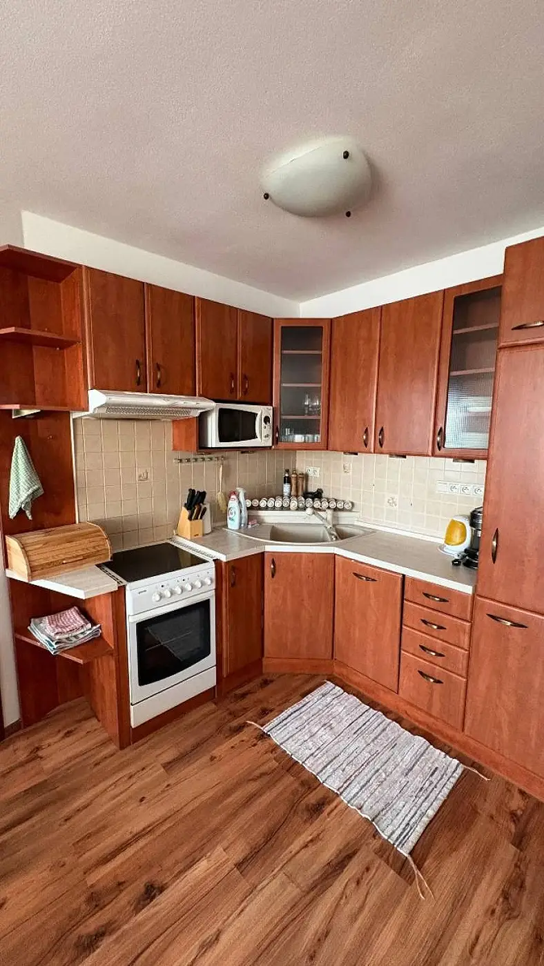 Štýlové bývanie v srdci Petržalky s veľkou loggiou a výbornou dostupnosťou do centra – foto 14