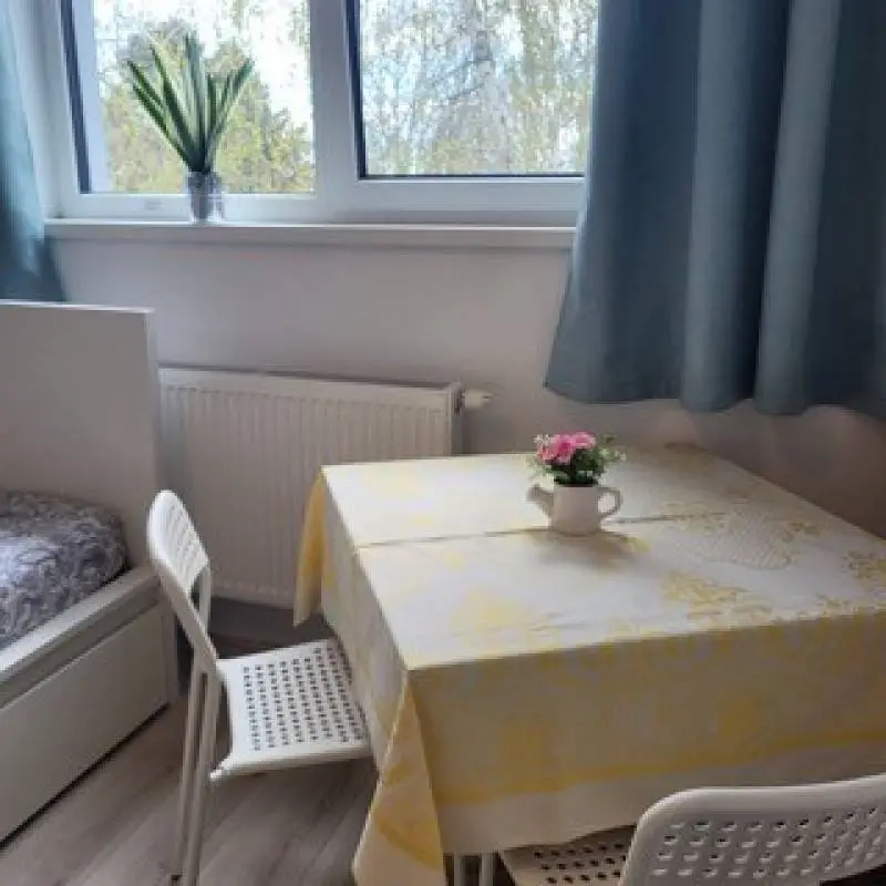 Onúkame na prenájom kompletne zariadenú garsónku v novostavbe na Hradskej ulici v bratislavskej – foto 2