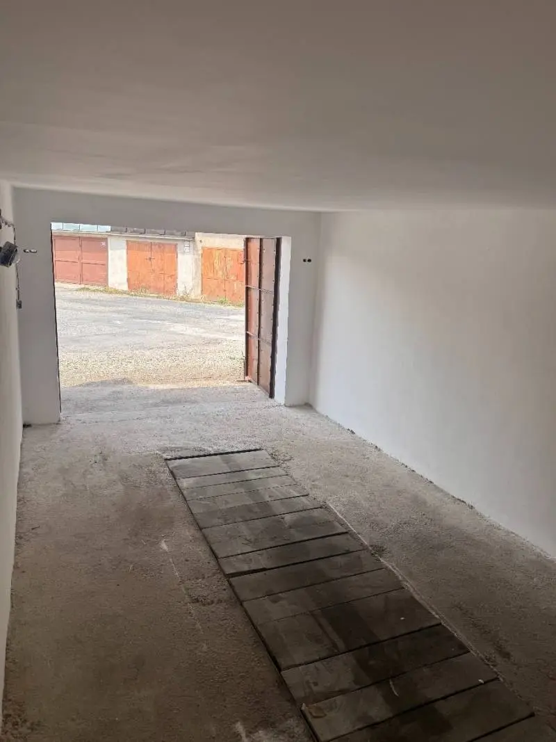 Predaj i Kompletne zrekonštruovaná murovaná garáž 25 m² i Elektrina i Montážna jama i Galanta pri – foto 3