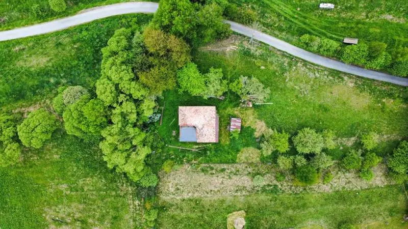 Beňuš-Gašparovo, nádherný pozemok 3251 m² s RD v pôvodnom stave – foto 8
