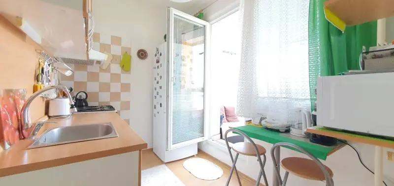 Na predaj priestranný 1-izbový byt po kompletnej rekonštrukcii s loggiou – Banská Bystrica, Sásová – foto 8
