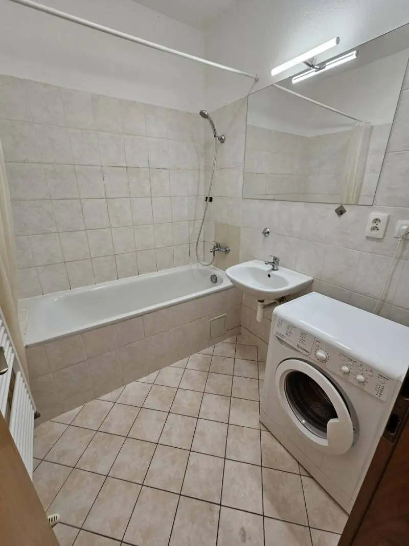 Prenajmem 1-izbovy zariadeny byt s balkonom (47 m²) s vyhladom do zeleneho parku na Papradovej – foto 8