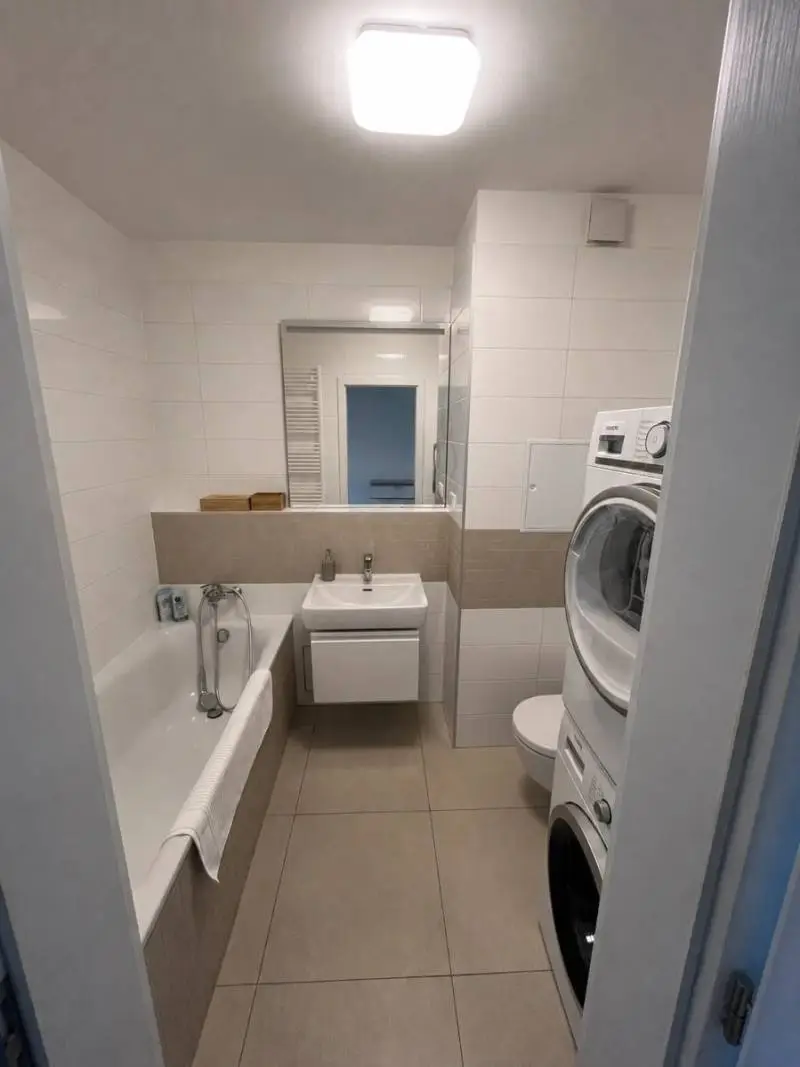 Stein – Kompletne zariadený 2-izbový byt s klimatizáciou Bratislava – Staré Mesto, 48 m², 6. – foto 9