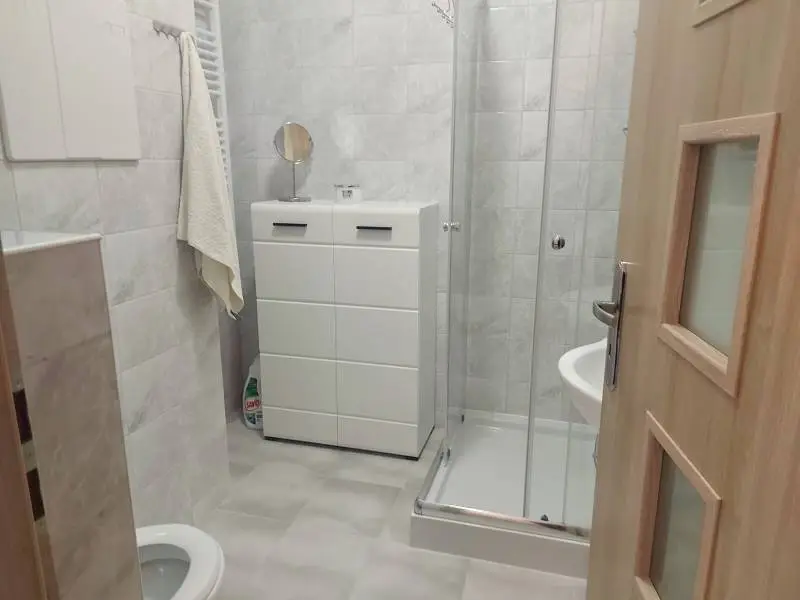 1-izbový slnečný byt s priestrannou loggiou a 2 garážovými parkovacími miestami – foto 11