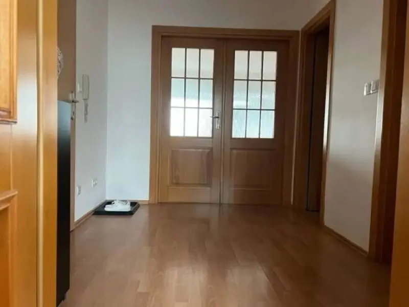 Kramáre – Stromová, priestranný 2-izbový byt, 78 m², 9 m² loggia, garážové státie – foto 4