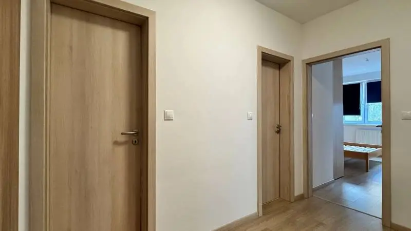Prenájom Priestranného 2-izbového bytu s veľkým balkónom – Dlhé diely jána stanislava – foto 9
