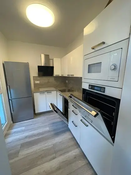 Ružinov – Hraničná, 2-izbový byt po kompletnej rekonštrukcii, loggia
