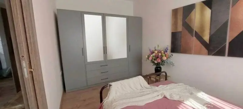 Staré mesto – Kozia, 2-izbový byt s veľkým balkónom, parkovanie vo vnútrobloku – foto 3