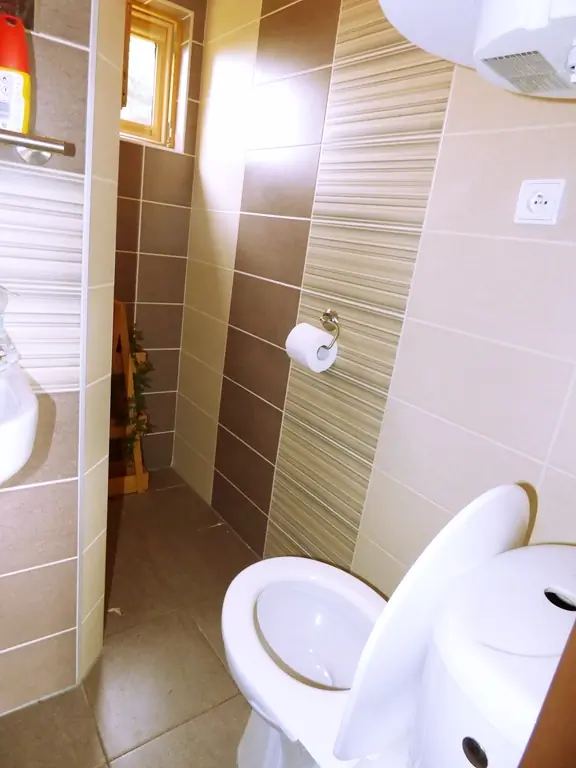Rekreačná chata pri jazere v prvom rade, pozemok, výhľad. – foto 7