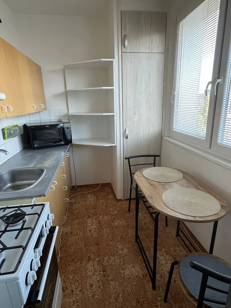 Prenájom: Útulný 2-izbový byt pri lese – Petržalka, ovsište, kompletne zariadený – foto 8
