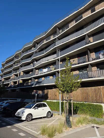 Prenájom – Moderný 1,5-izbový byt s balkónom a klimatizáciou, slnečnice, Fialová ulica