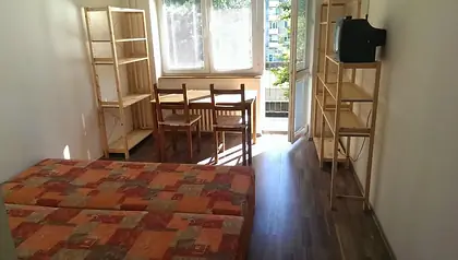 Rača – Krasňany, zrekonštruovaný 1-izbový byt s loggiou, 27 m², blízko lesa a MHD, horná ulica.