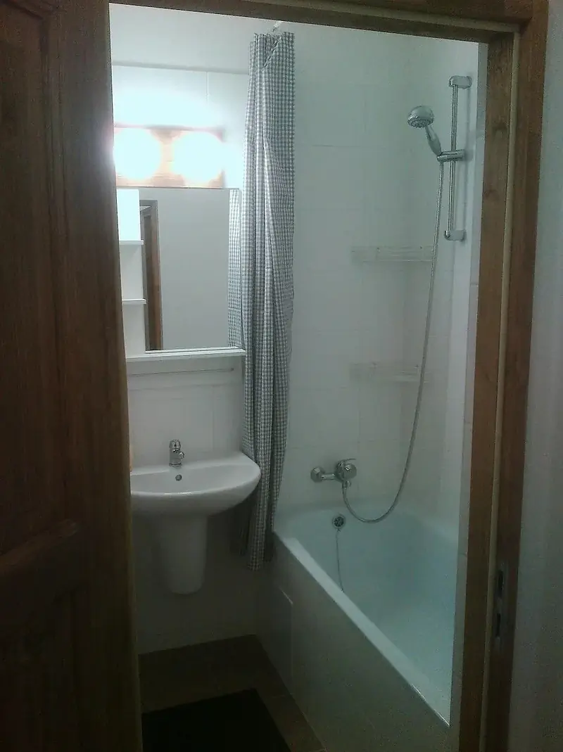 Rača – Krasňany, zrekonštruovaný 1-izbový byt s loggiou, 27 m², blízko lesa a MHD, horná ulica. – foto 4