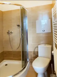 Ponúkame na prenájom väčší jednoizbový byt – Apartmán na ul. Tr. SNP - Terasa. – foto 8
