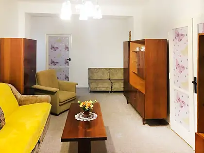 Ponúkam na prenájom priestranný 3-izbový, tehlový byt na Panelovej ulici.