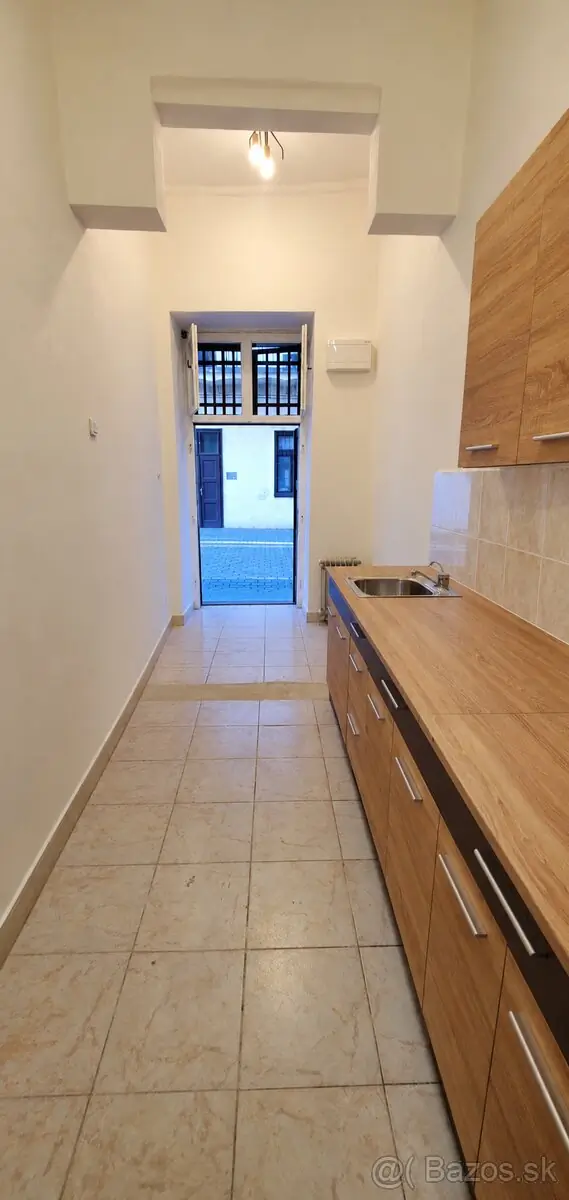 Nebytový priestor 24,54 m² v centre – Prenájom – foto 2