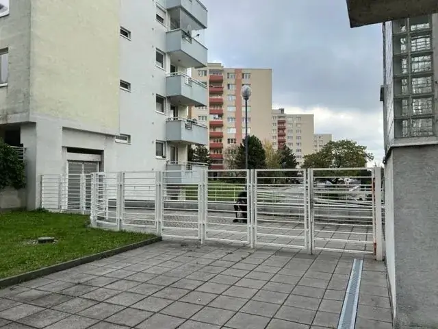 Kramáre – Stromová, priestranný 2-izbový byt, 78 m², 9 m² loggia, garážové státie – foto 5