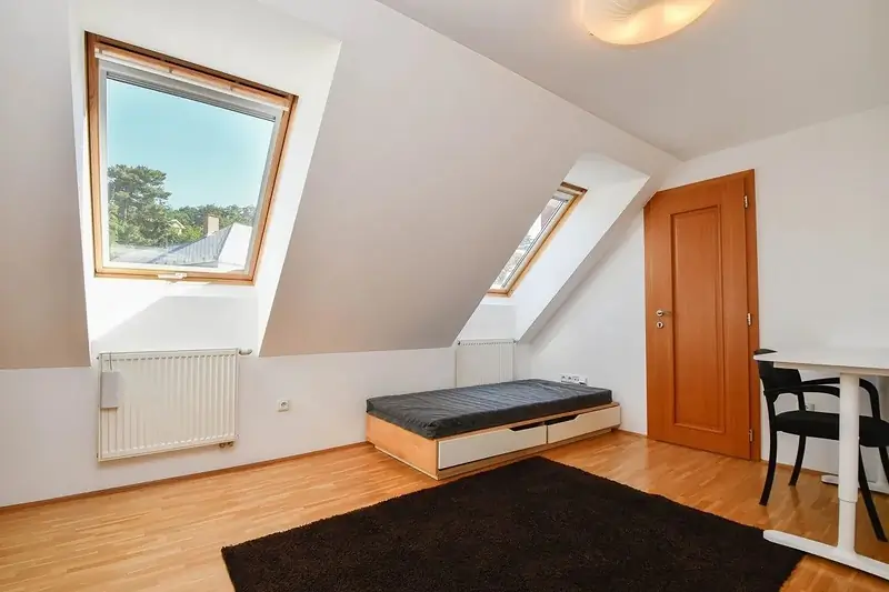 Timravina – 5-izbový mezonet so záhradou, výhľadom na hrad a parkovaním Bratislava – Staré mesto – foto 3