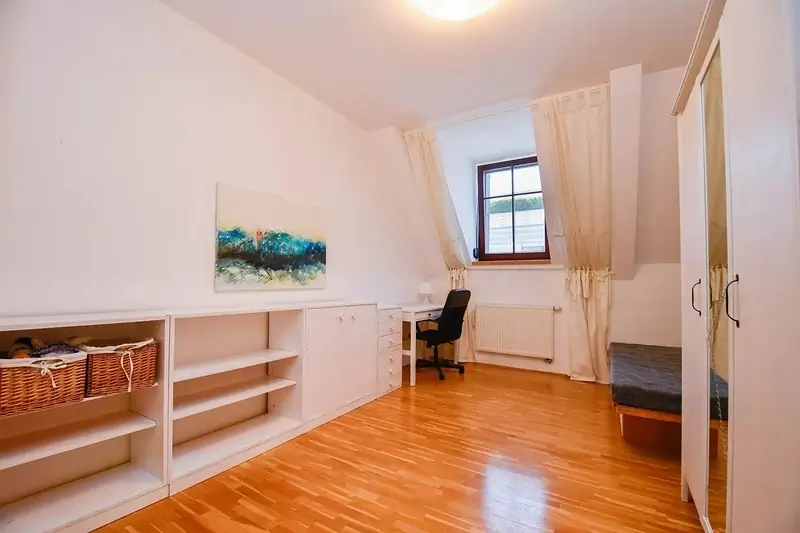 Timravina – 5-izbový mezonet so záhradou, výhľadom na hrad a parkovaním Bratislava – Staré mesto – foto 6