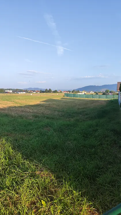 Ponúkam na predaj pozemok vo výmere 794 m² v obci Mojš
