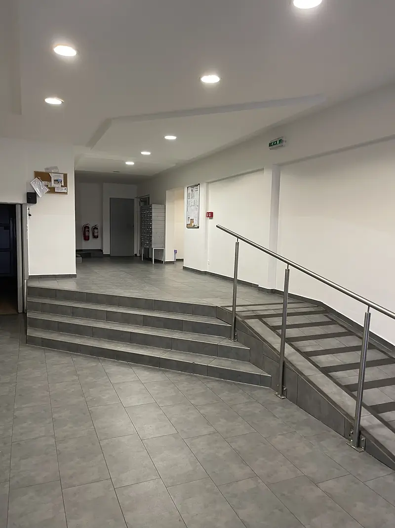 Prenájom - 2-izbový byt s loggiou, šatníkom a pivnicou – Vlčie hrdlo, BA – foto 2