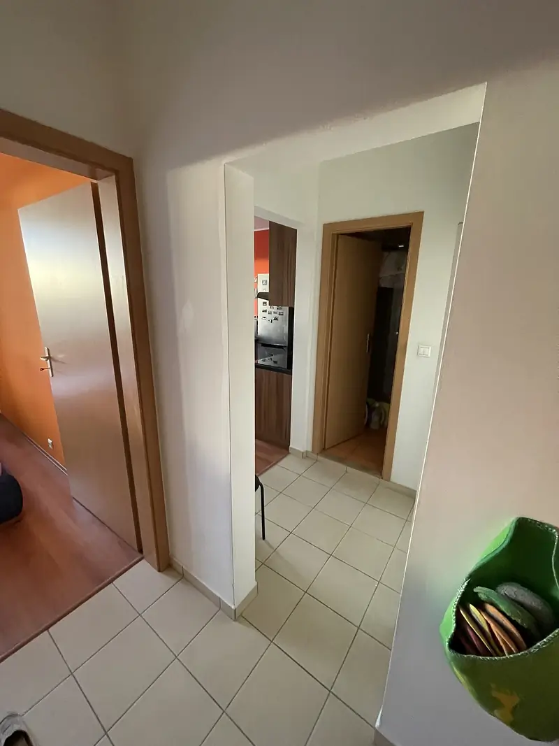 Prenájom - 2-izbový byt s loggiou, šatníkom a pivnicou – Vlčie hrdlo, BA – foto 7